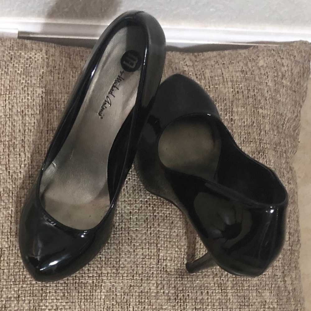 Black Pumps